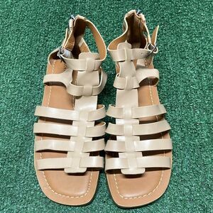 New Lucky Brand cream sandals women’s size 9 (OKPM-07-071)